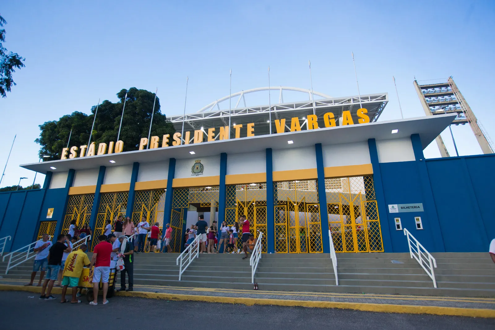 O estádio Presidente Vargas é localizado no bairro Benfica, na cidade de Fortaleza