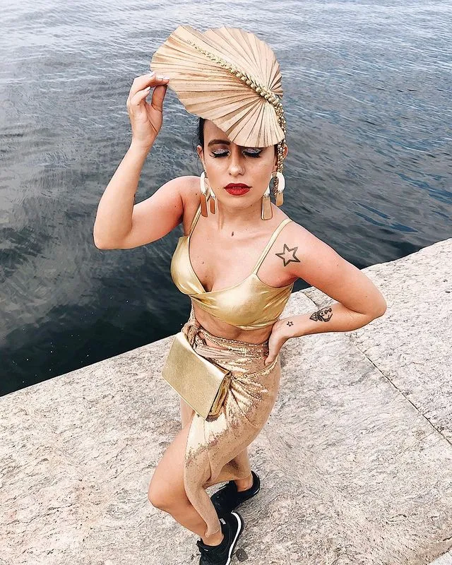 Peças com brilho são coringa para as produções de Carnaval