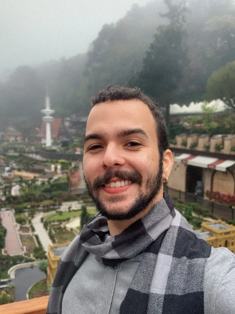 O publicitário João Gabriel conhece todas as palavras e expressões da Geração Z porque efetivamente as utiliza no cotidiano