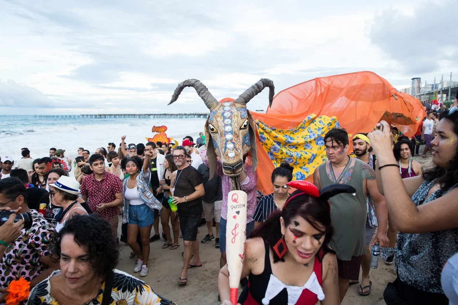 A organização do cortejo do Iracema Bode Beat ficava por conta de Xauí Peixoto e Tauí Castro; os shows, por Daniel Groove e Nayra Costa