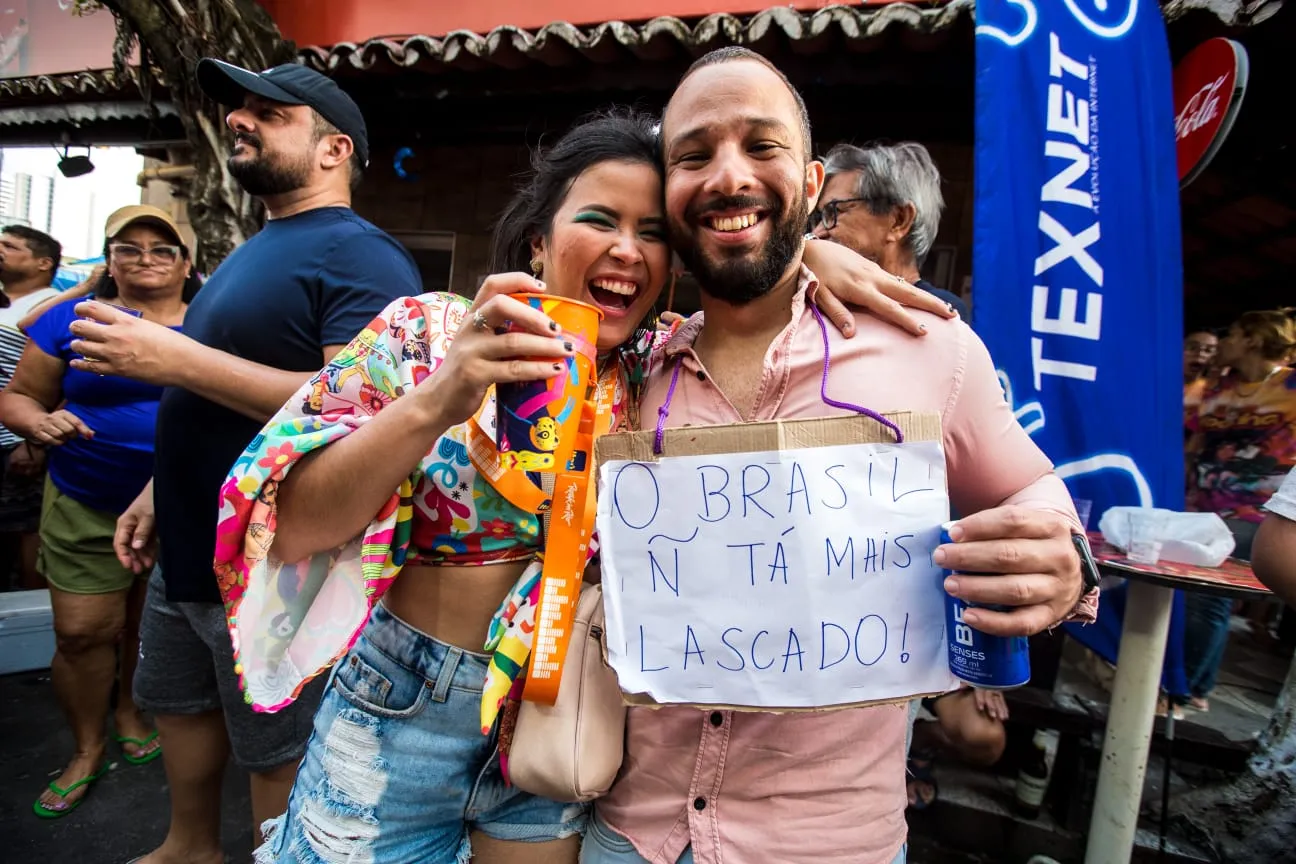 Protesto alegre, maneira de continuar vivendo; é o que a morte nos ensina: fazer essa vida valer a pena