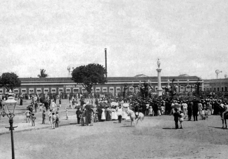Imagem da praça em 1900