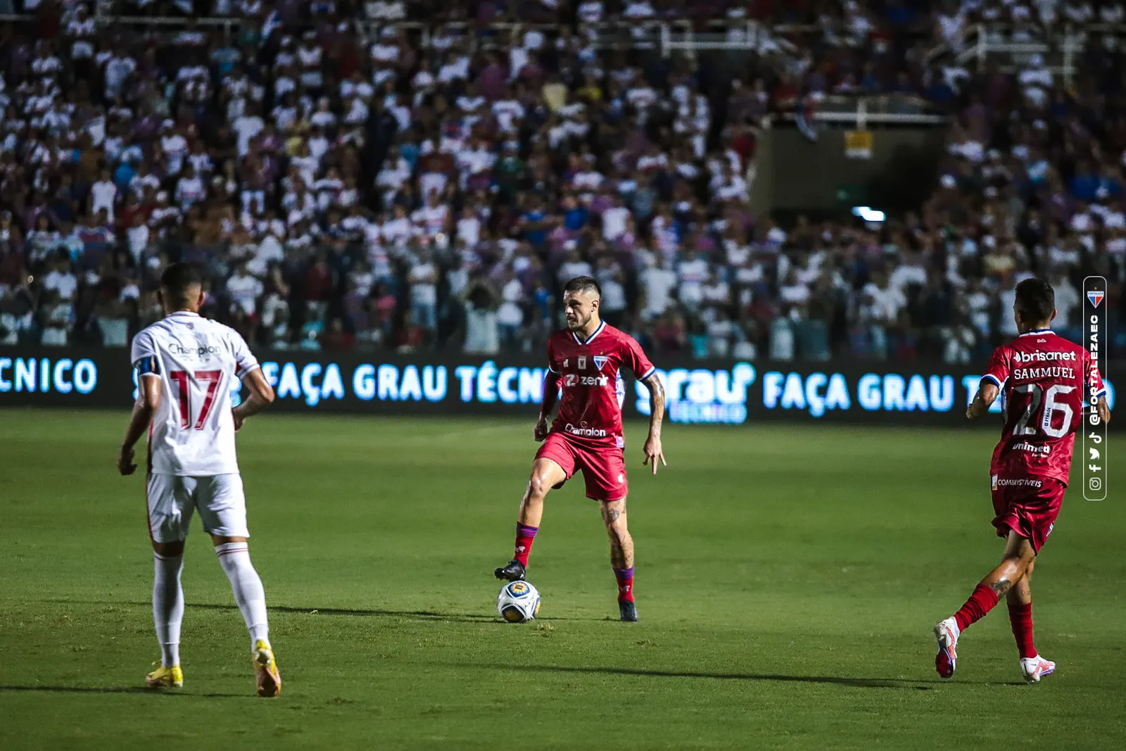 Recuperado de lesão, o meia Lucas Crispim teve boa atuação pelo Fortaleza