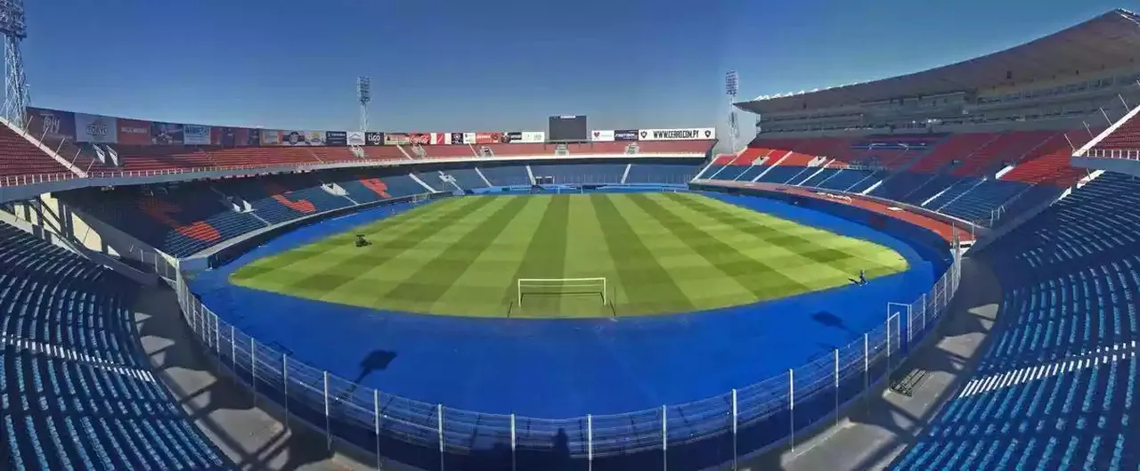 O estádio General Pablo Rojas, em Assunção, tem capacidade para 45 mil torcedores