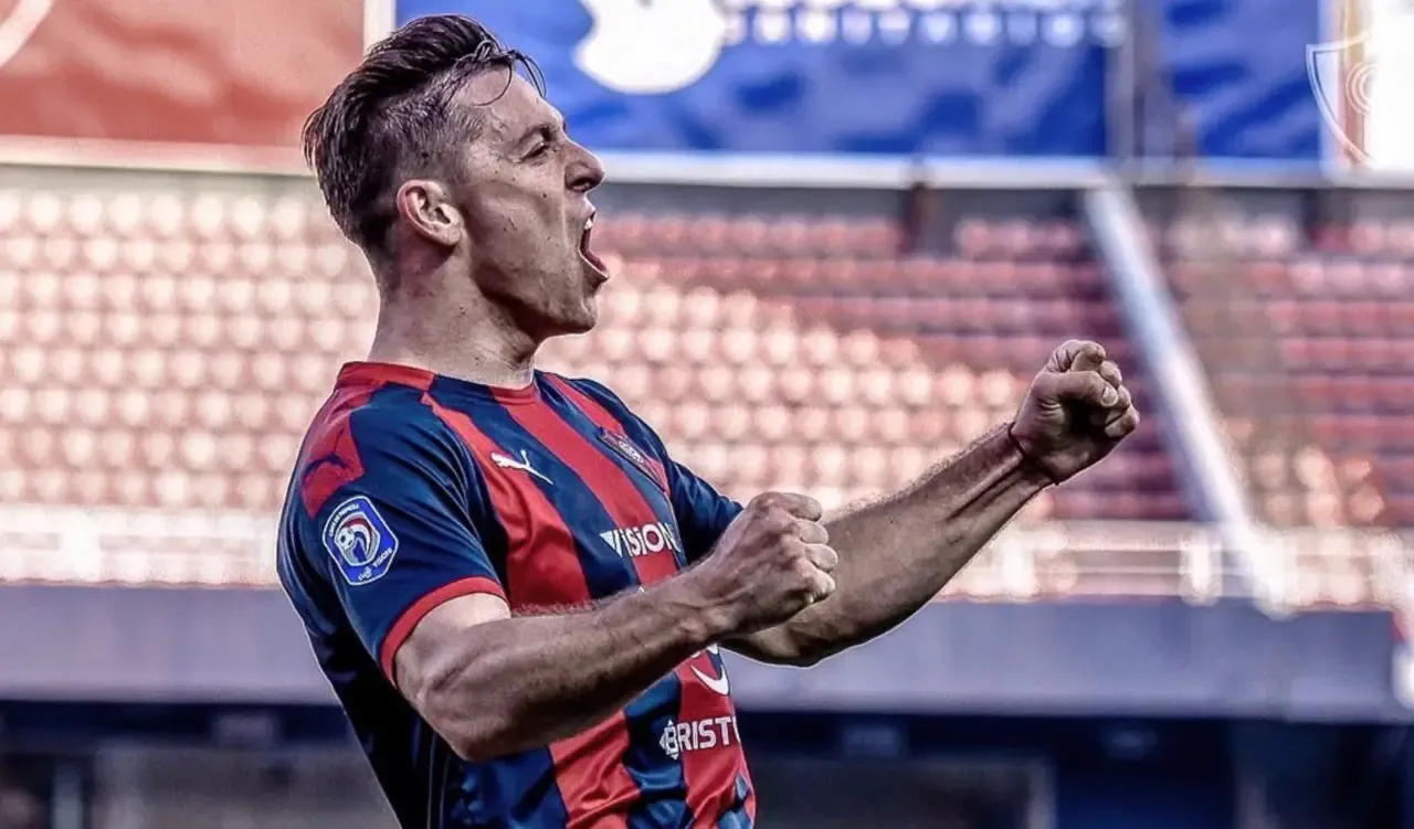 O atacante argentino Churín é um dos principais reforços do Cerro Porteño-PAR para 2023