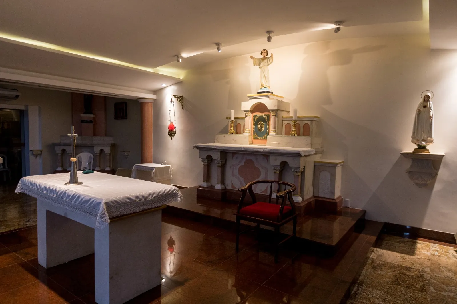 Capela situada abaixo da estrutura principal da Catedral de Fortaleza