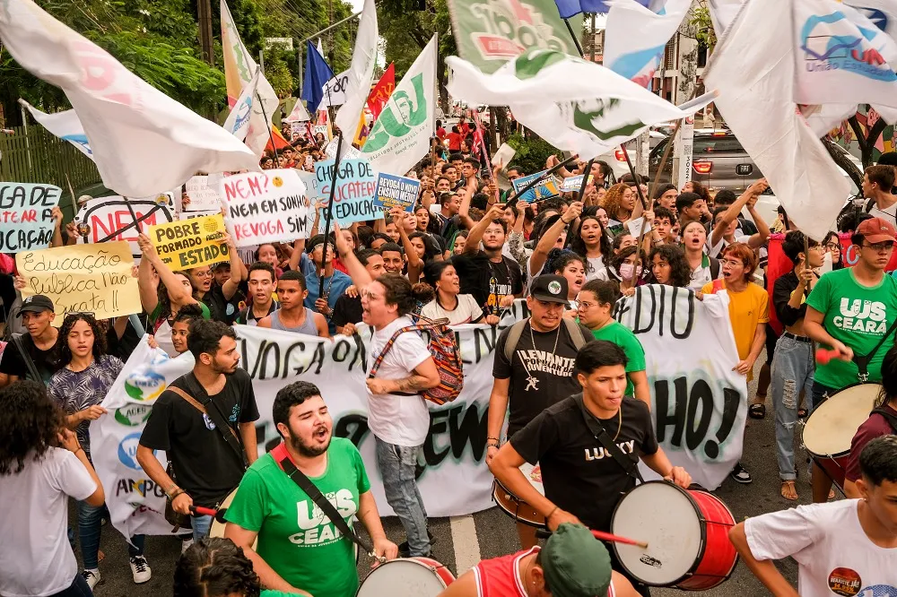 Grupos de estudantes secundaristas pedem a revogação do novo modelo