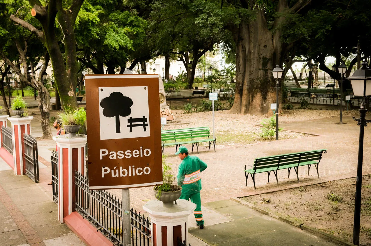 City tour percorre vários pontos turísticos da cidade como o Passeio Público