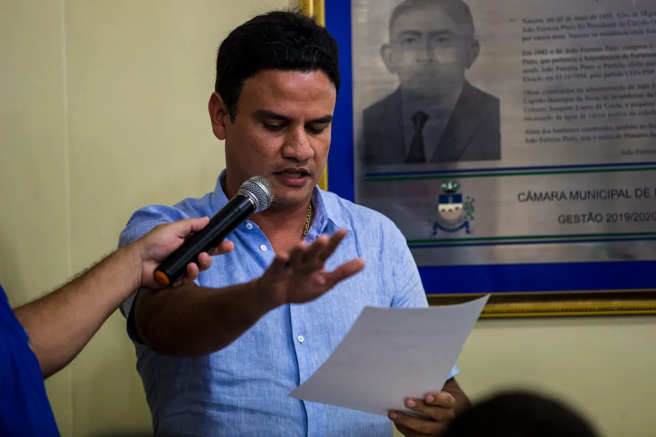 Prefeito interino ficará no cargo por 180 dias, conforme determinação do Judiciário que atende a pedido do MPCE
