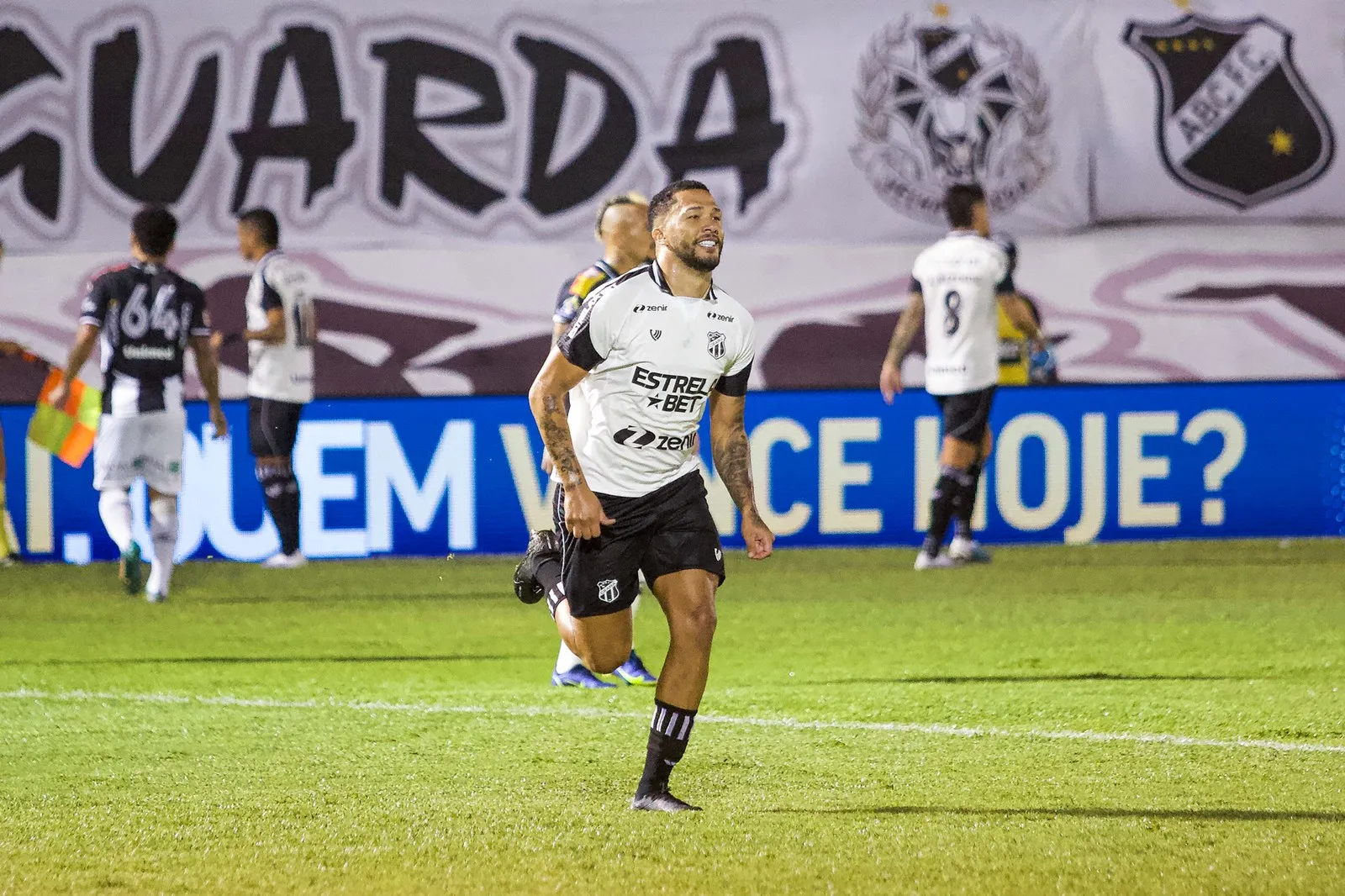 Vitor Gabriel brilhou na primeira vitória do Ceará na Série B