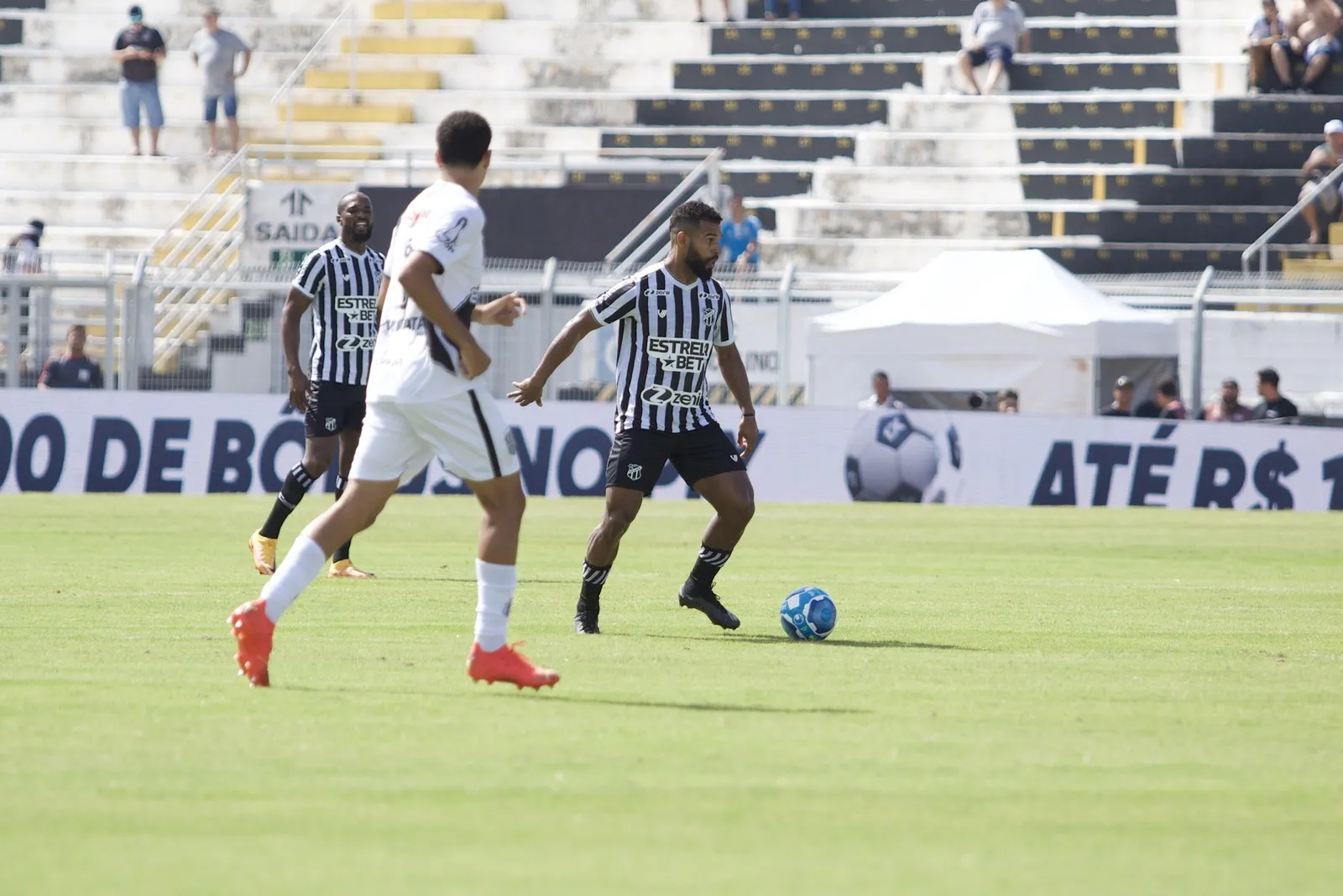 Willian Maranhão ganhou oportunidade no meio-campo alvinegro contra a Ponte Preta