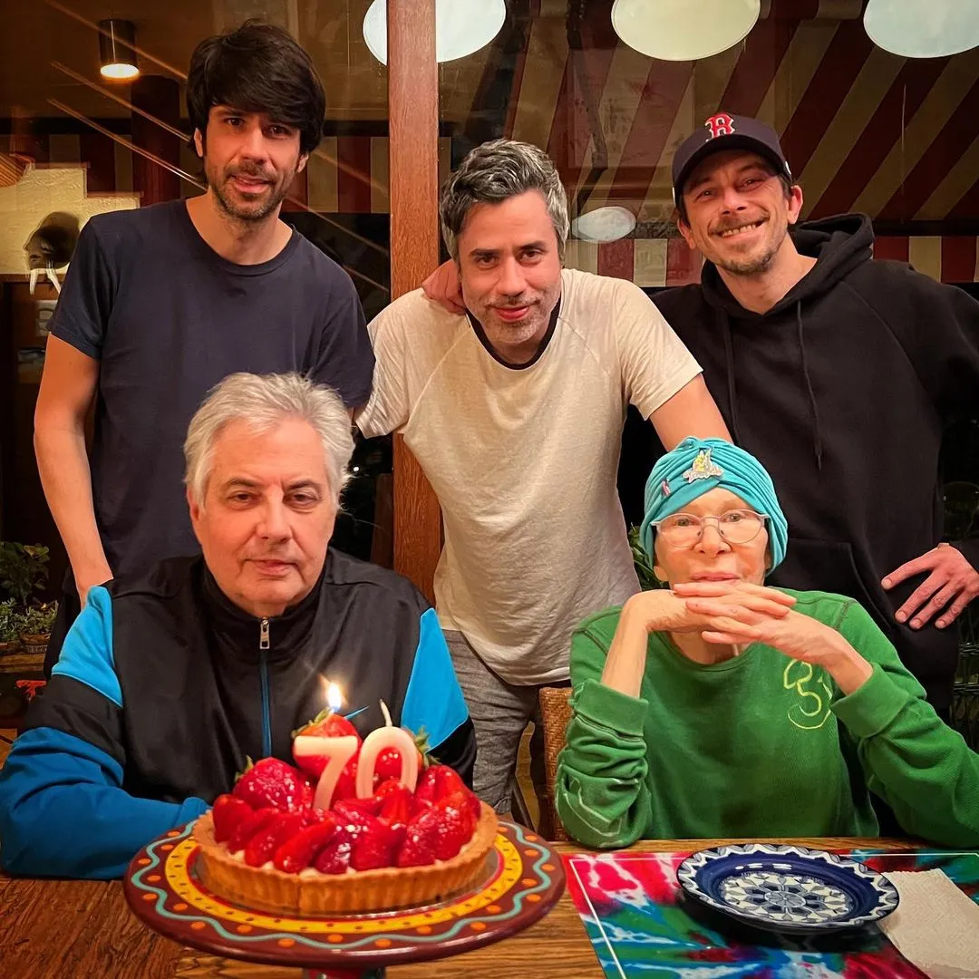 Na comemoração dos 70 anos de Roberto de Carvalho, em novembro do ano passado, a família se reuniu no site em São Paulo, onde o casal mora e tem um estúdio de gravações particular