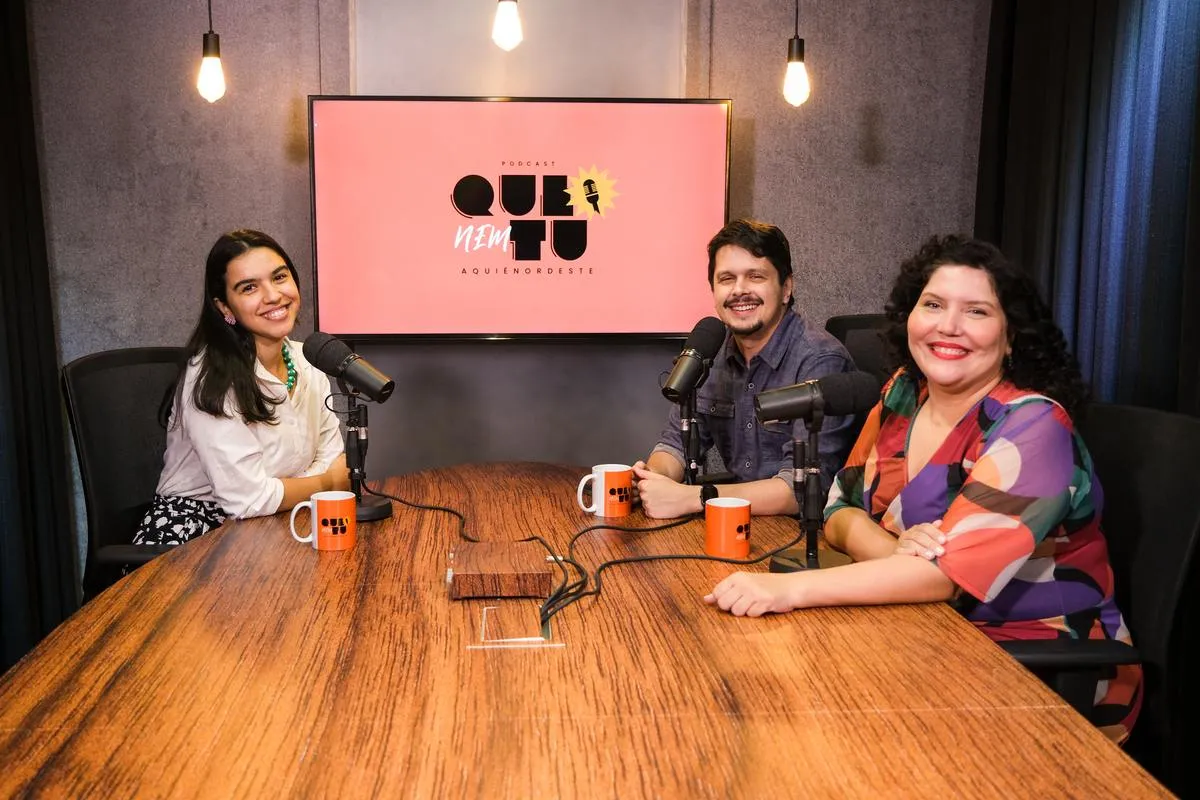 Alan Barros e Karine Zaranza receberam a Nutri Descontruída em mais um episódio do podcast Que Nem Tu
