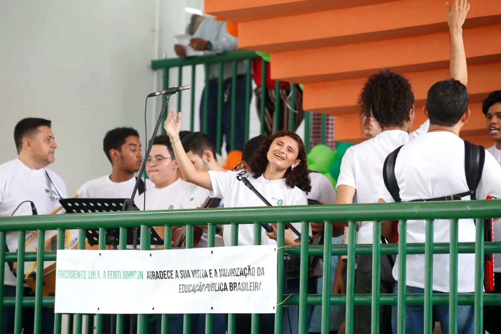 Na Unidade, estudantes preparam apresentação musical para receber o presidente Lula e o ministro Camilo Santana.