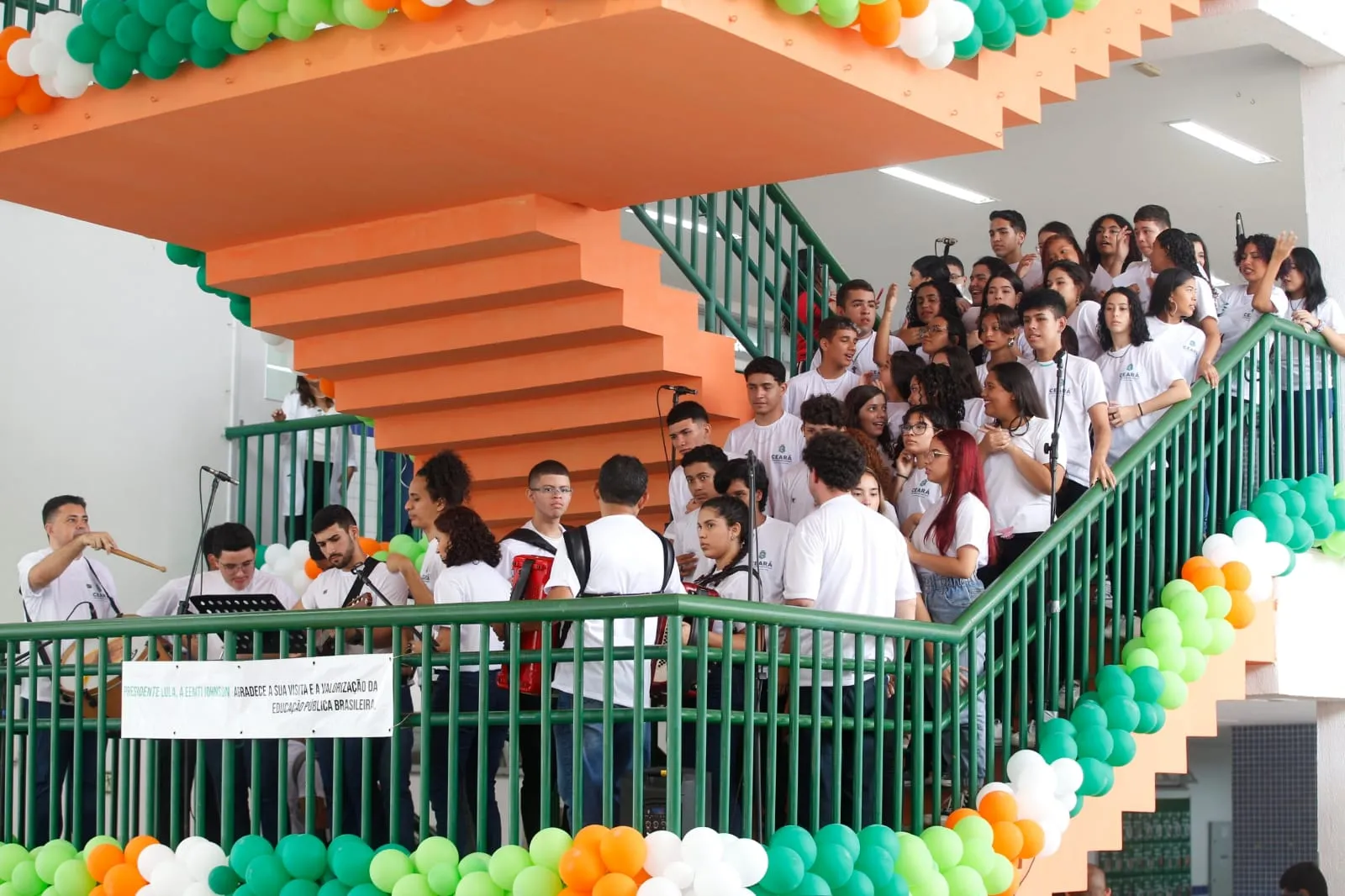 Alunos preparam apresentação cultural na Escola de Ensino Médio em Tempo Integral Johnson