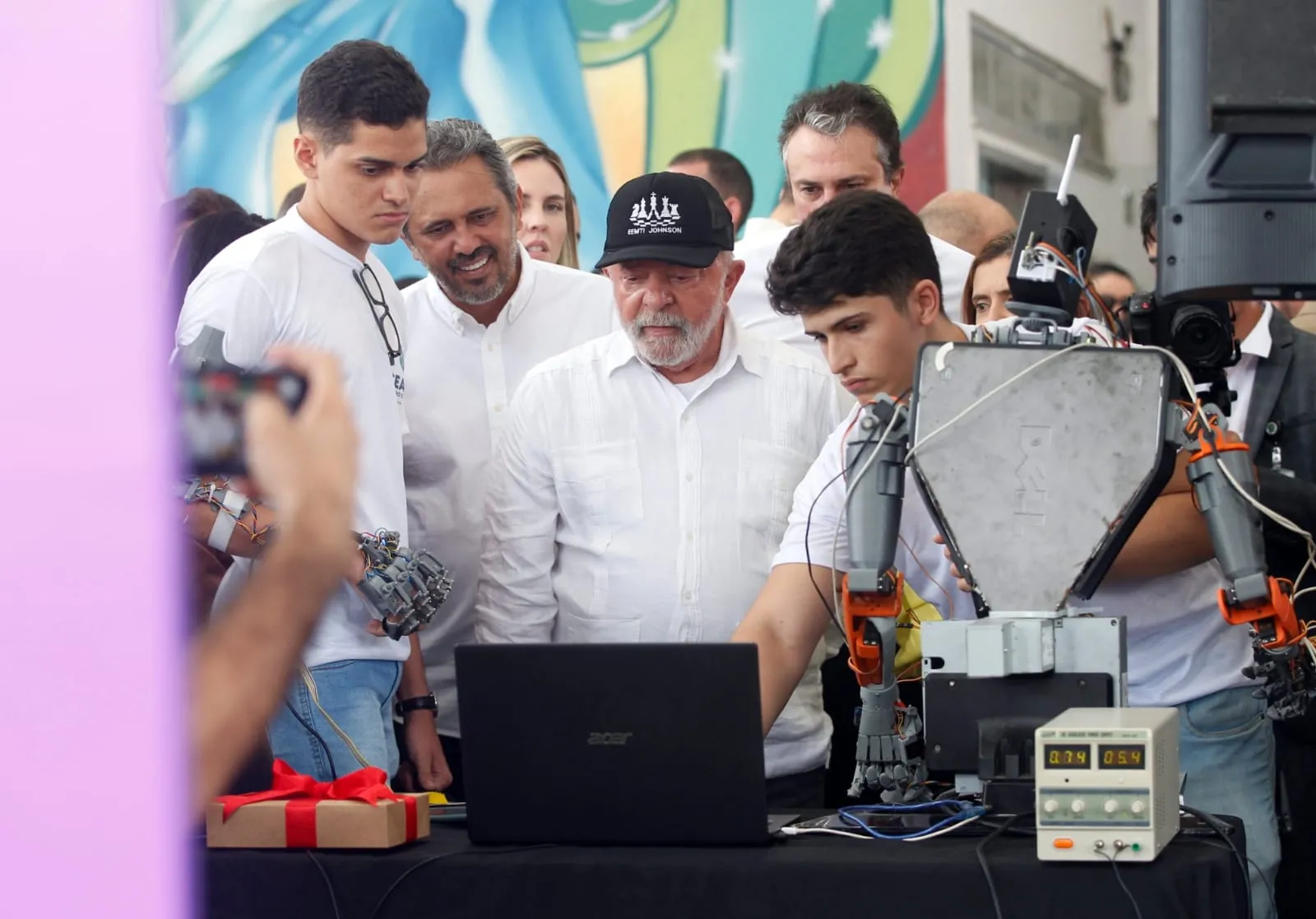 Lula conheceu projetos de estudantes da Escola Johnson