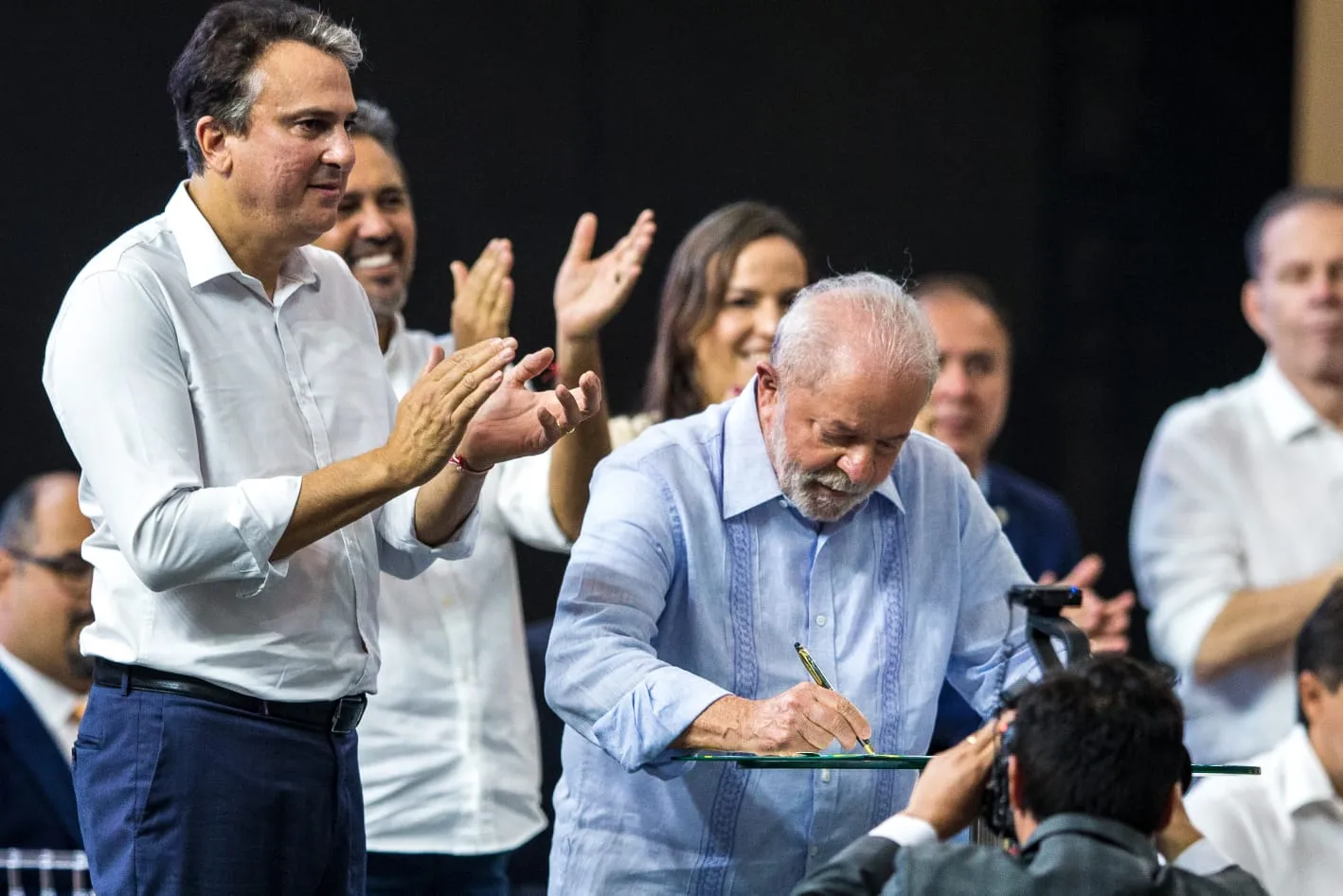 Lula assina no Ceará MP para garantir verbas para tempo integral
