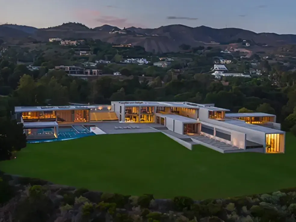 Imóvel fica localizado em Malibu e tem 30.000 m²