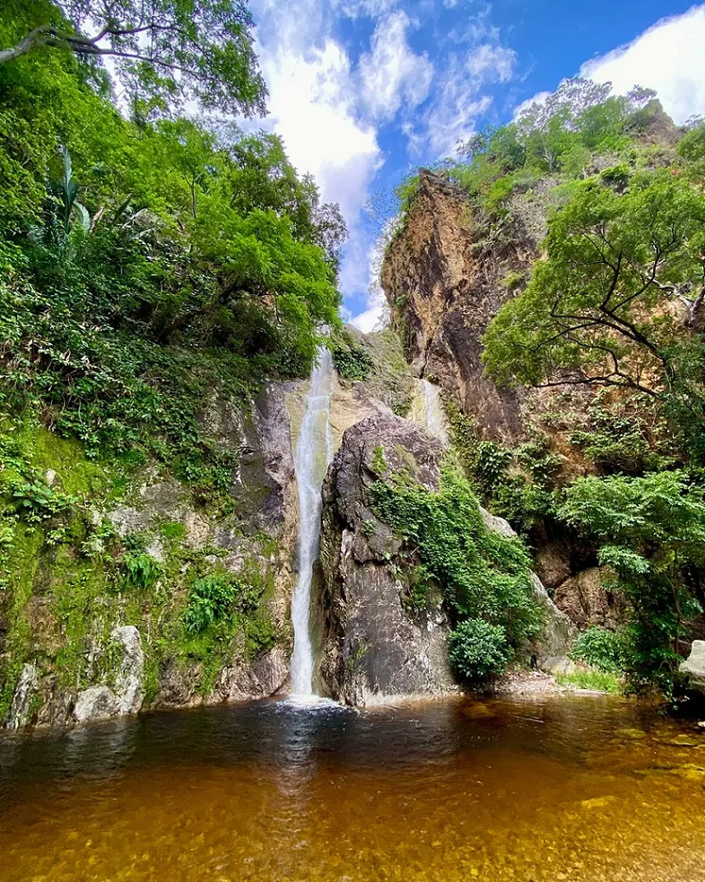 Cachoeira dos Macacos, uma das principais e mais visitadas cachoeiras do Parque Estadual das Carnaúbas. Está dentro do atual limite do Parque Estadual das Carnaúbas.