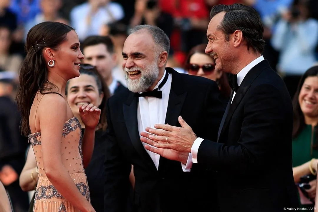 Karim ao lado dos protagonistas de 