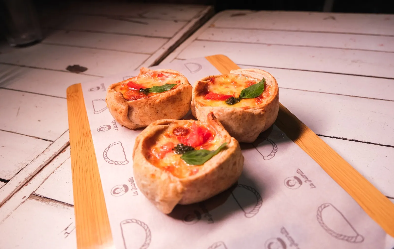 Leve e deliciosa, a empanada Caprese dá água na boca e faz jus à procura pelo público