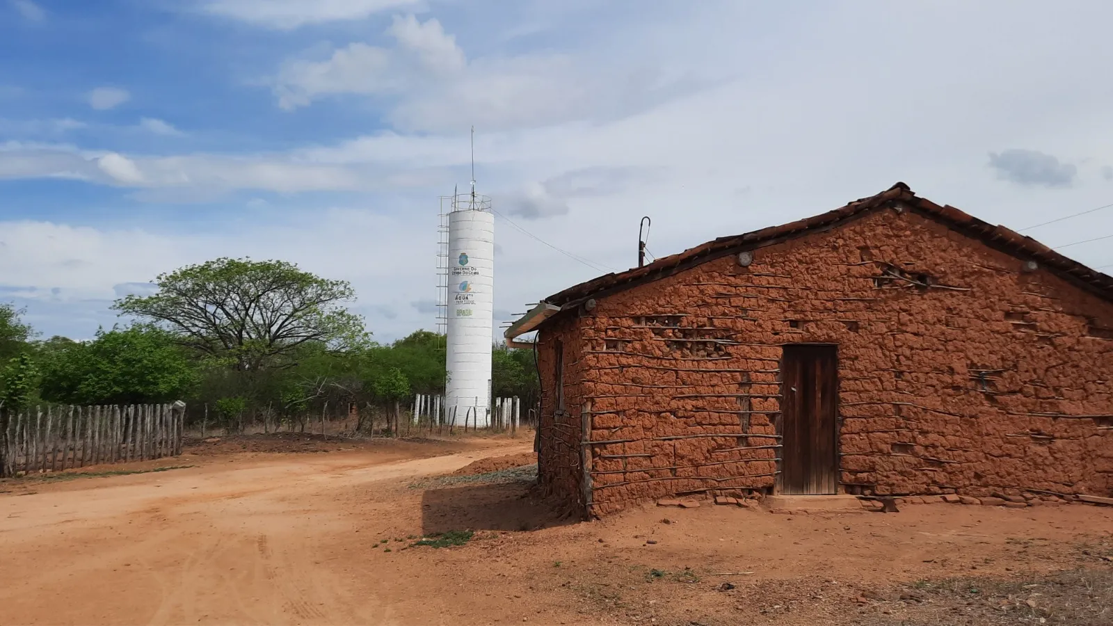 Casa de taipa localizada na cidade cearense do Cedro