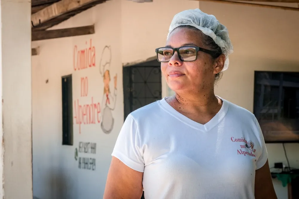 Cozinheira autodidata, Jane é quem comanda o menu do Comida no Alpendre