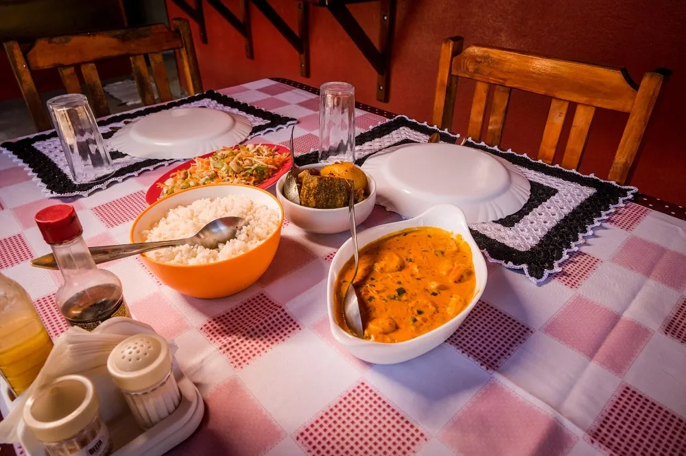 Singela, a forma de servir no Point Lá na Barra antecipa a qualidade do sabor da comida