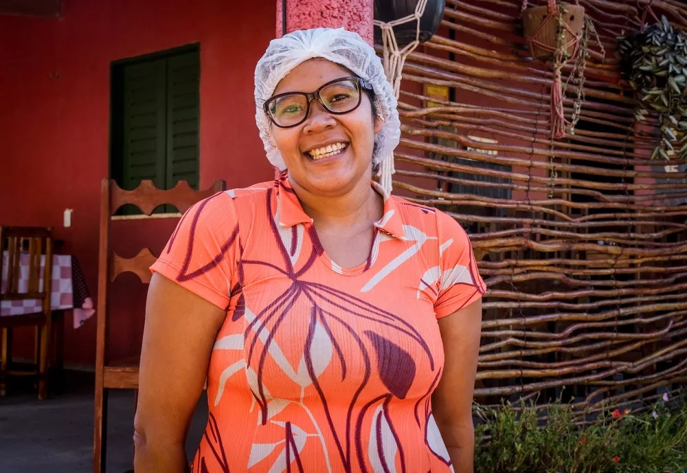 Denice comanda a cozinha do Point Lá da Barra a partir de uma ótica saudável e comunitária do preparo de pratos