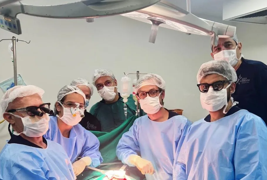Para o transplante, foram necessárias duas equipes cirúrgicas trabalhando quase simultaneamente