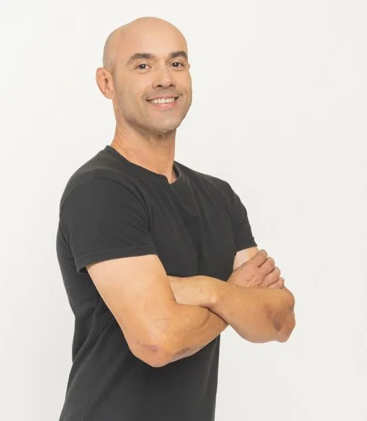 André aprecia o trabalho em equipe e gosta de incentivar as pessoas, embora acredite ser melhor no jogo individual.