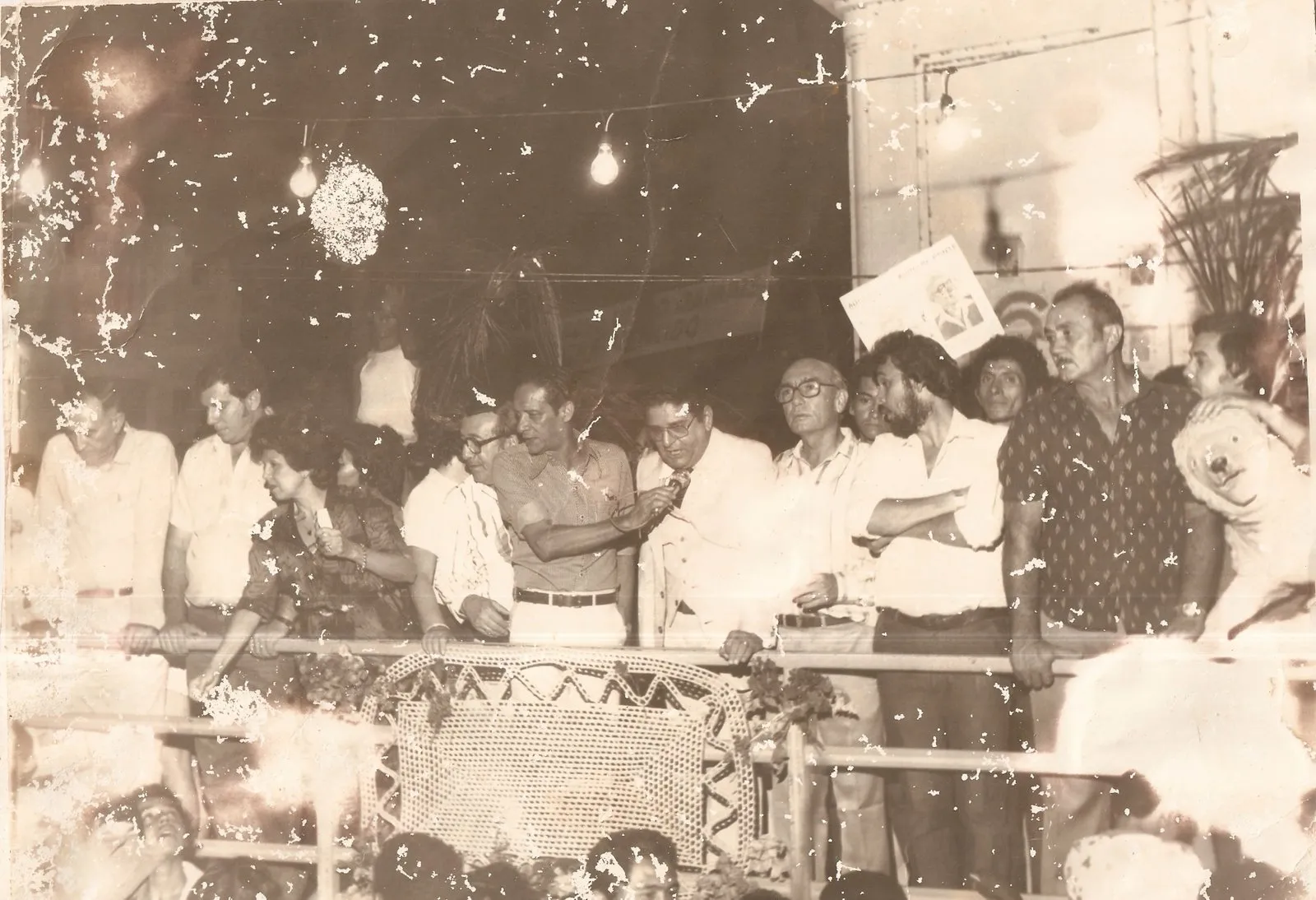 Campanha para prefeito de Sobral de 1982. Da esquerda para a direita: José Euclides Ferreira Gomes, César Cals Neto, Socorro Ponte, Dedez Frota Carneiro, Alcides Santos, Luís Frota Carneiro, Aurélio Ponte, Zé Maria Félix, Zé Lavandeira, João Passos Dias e Aníbal Ponte