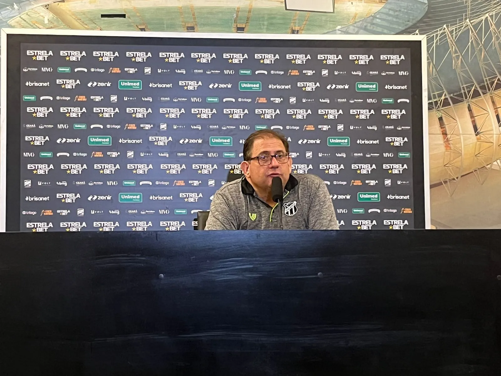 Guto Ferreira em entrevista coletiva