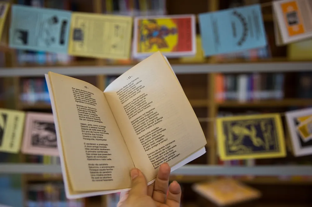 Além de promover esse programa de lançamentos de obras, a Bece ainda organiza a Quadra Literária, evento que reúne escritores e profissionais do ramo