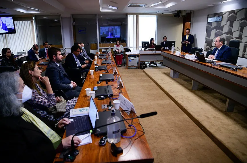 Comissão formada por juristas do direito digital e civil elaboraram relatório de mais de 900 páginas, que resultou na proposta de marco regulatório da inteligência artificial