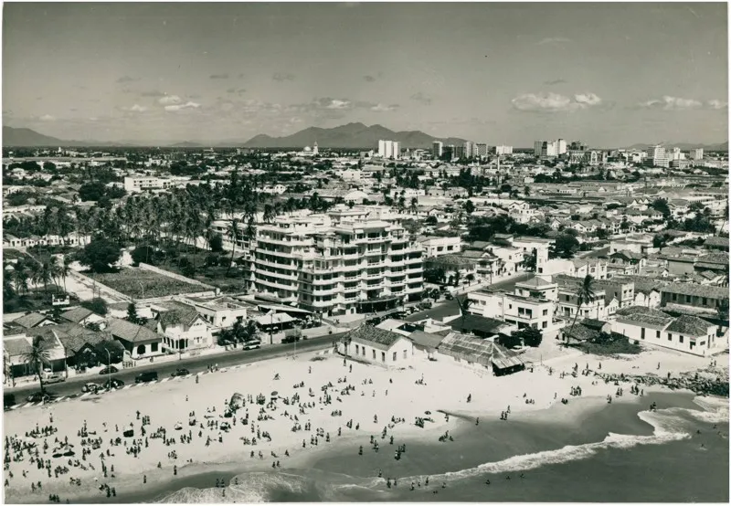 Imagem do antigo Hotel Iracema Plaza na Praia de Iracema