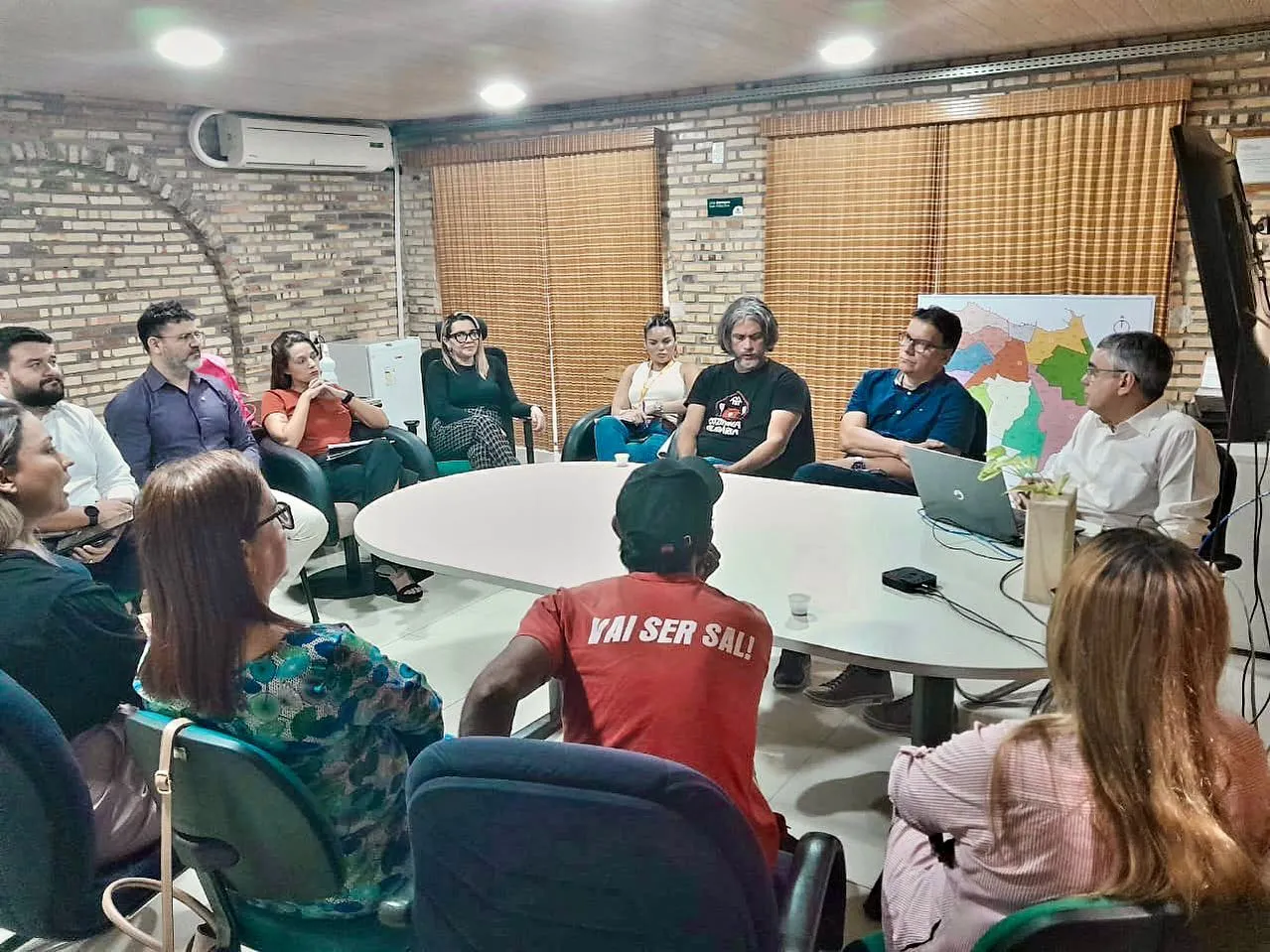 Reunião técnica do Conselho de Justiça Restaurativa com representantes da Prefeitura de Fortaleza e outros.