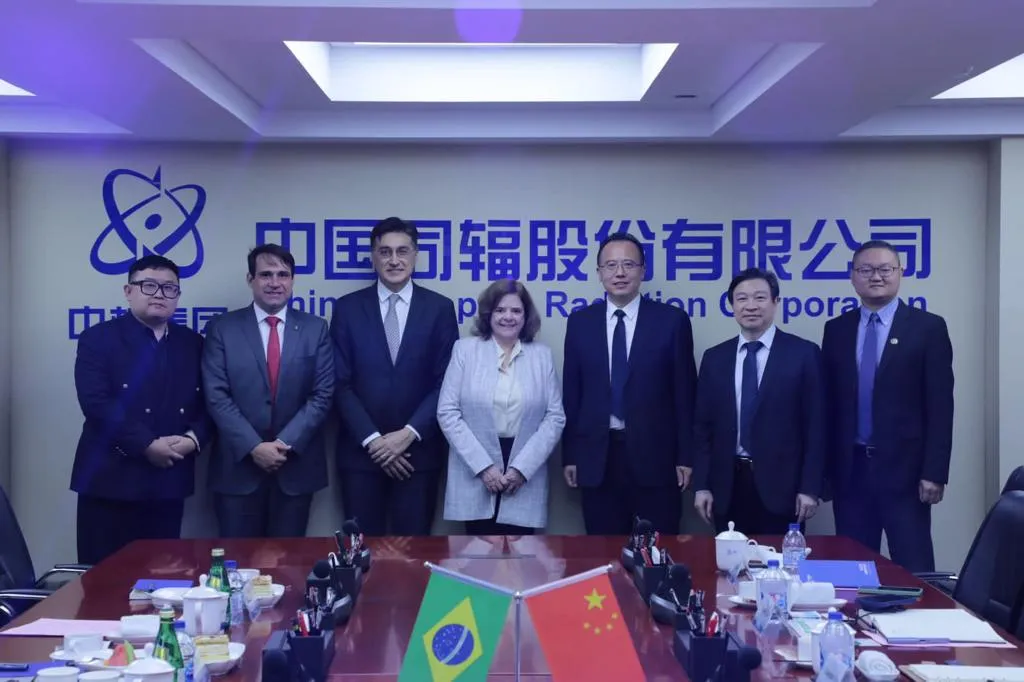 Secretária de Relações Internacionais, Roseane Machado, e o secretário de Desenvolvimento Econômico, Salmito, em agenda na China.