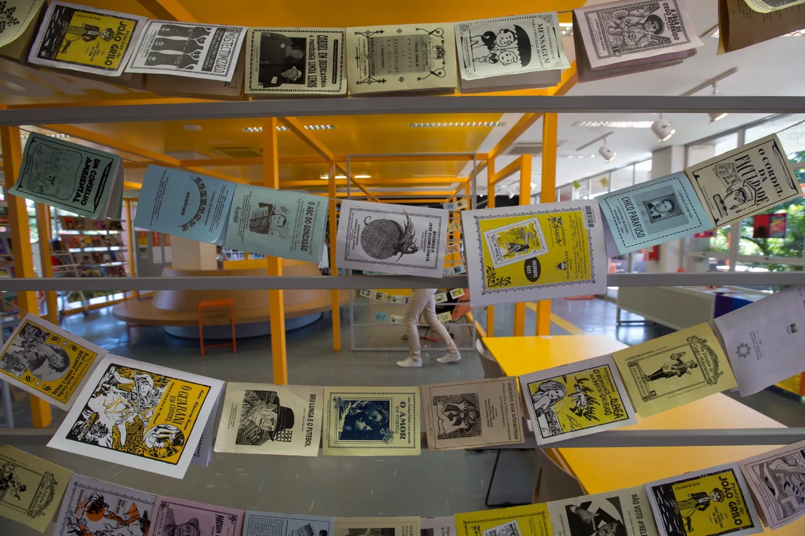 Coleção dedicada à literatura cearense pode ser encontrada na biblioteca