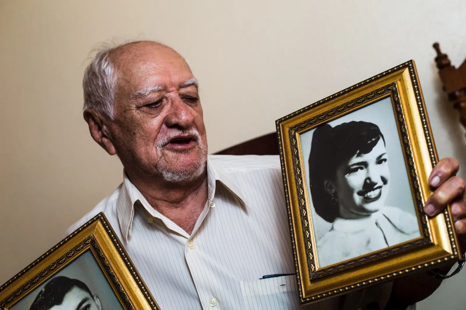 Ao lado da esposa em fotografia, com quem cada instante foi inesquecível