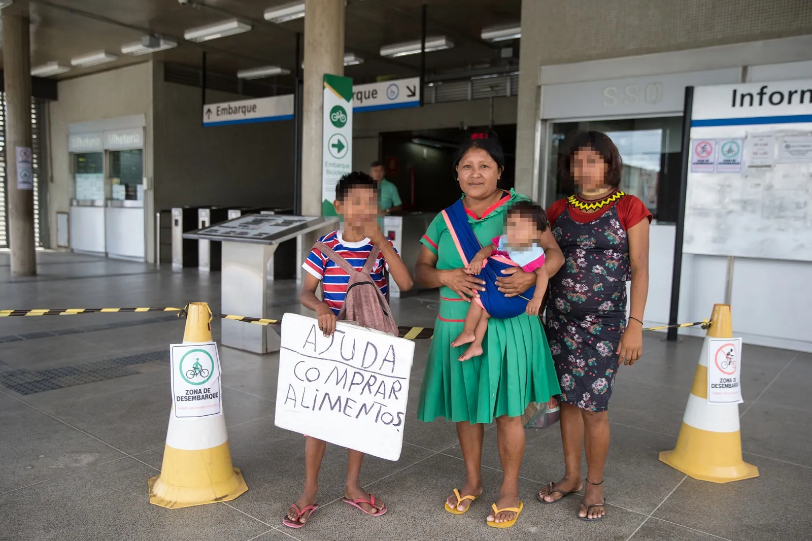 Famílias Warao utilizam o metrô para se deslocar pela Capital