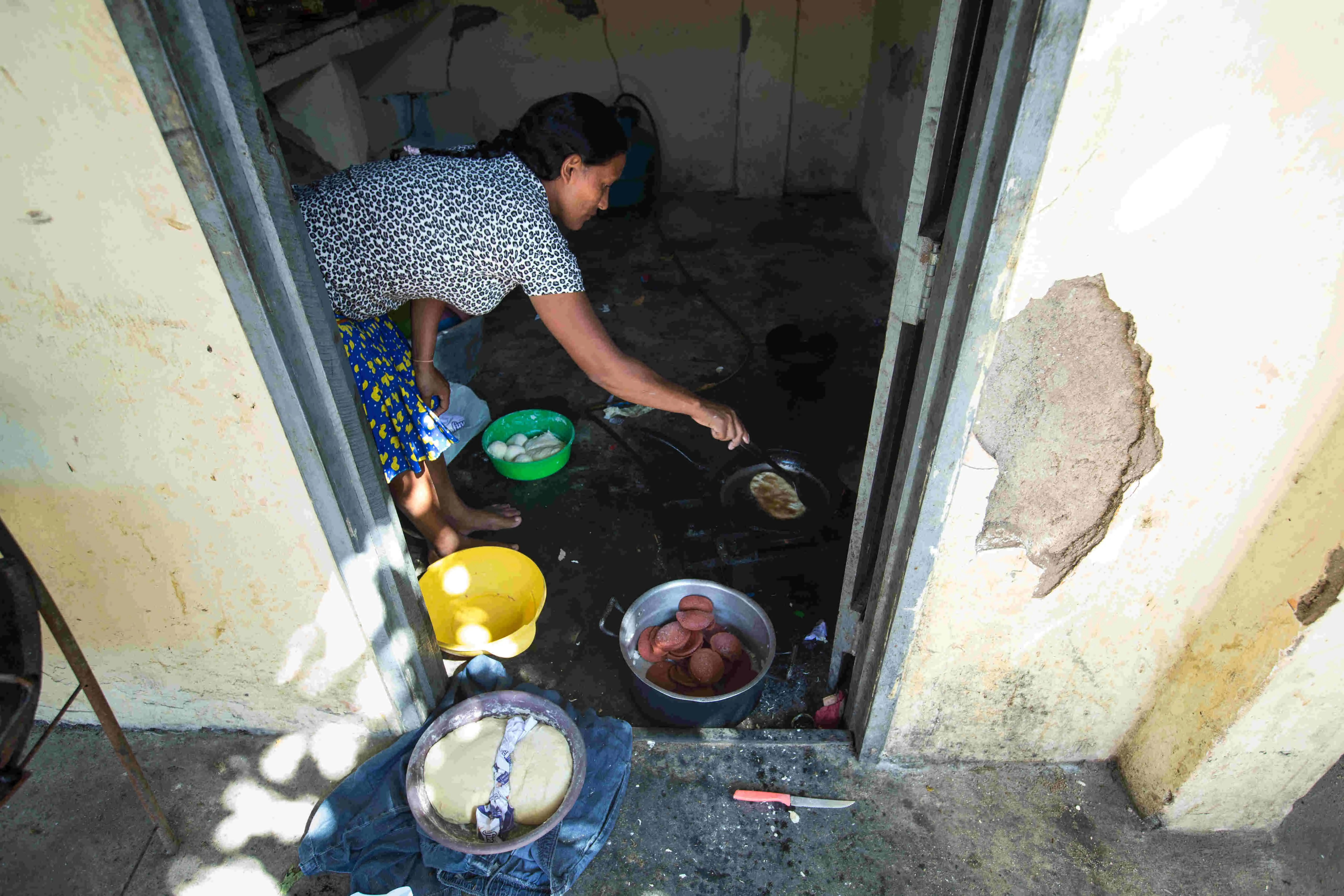 Em Maraponga, famílias Warao têm acesso ao gás de cozinha