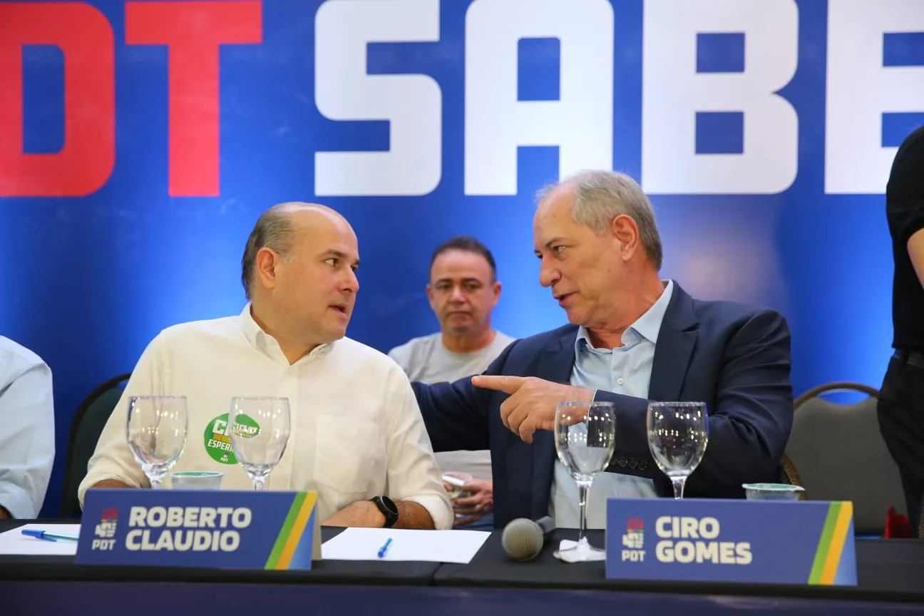 Roberto Cláudio e Ciro Gomes em evento do PDT antes do racha, em 2022