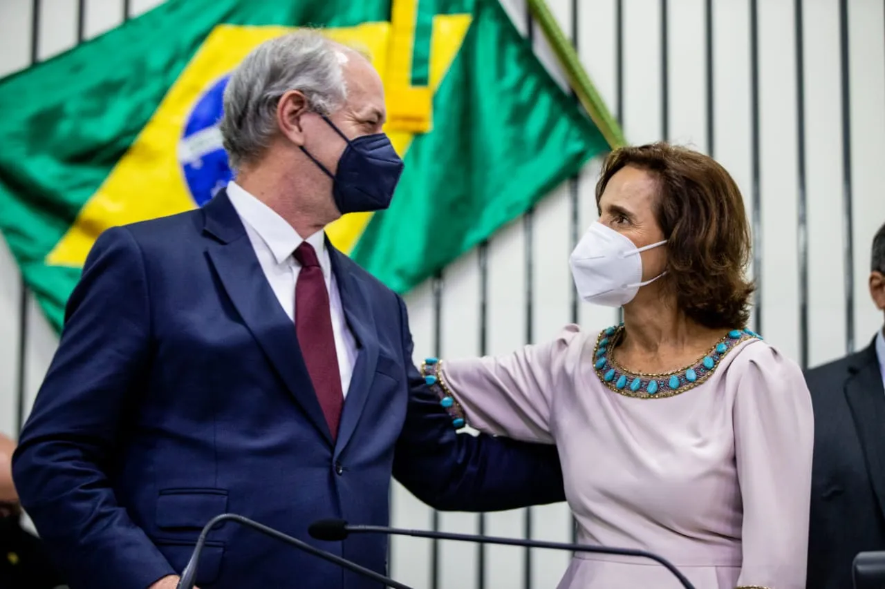 Ciro Gomes na posse de Izolda Cela como governadora, em abril de 2022