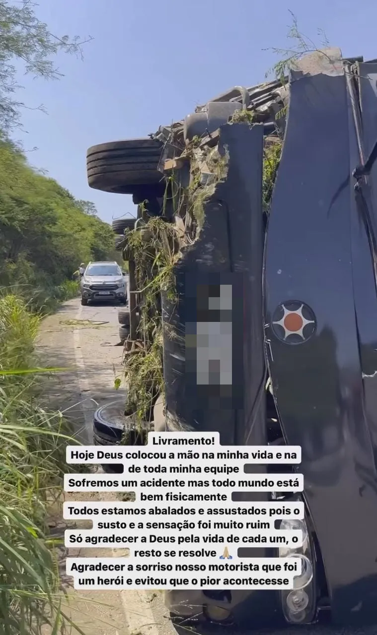 Ônibus tombou no interior de Alagoas
