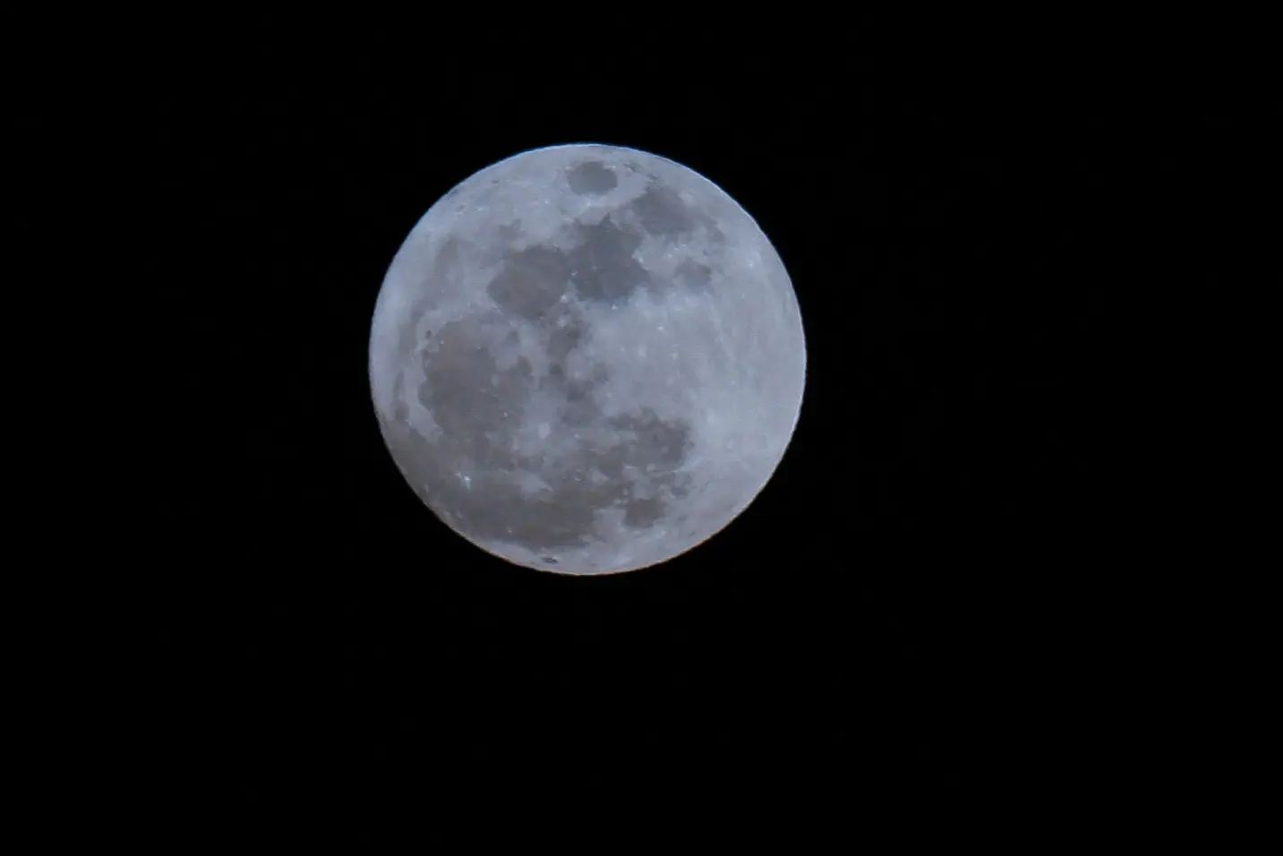 Imagem da notícia: 'Lua Azul': veja fotos do fenômeno no Ceará e no mundo