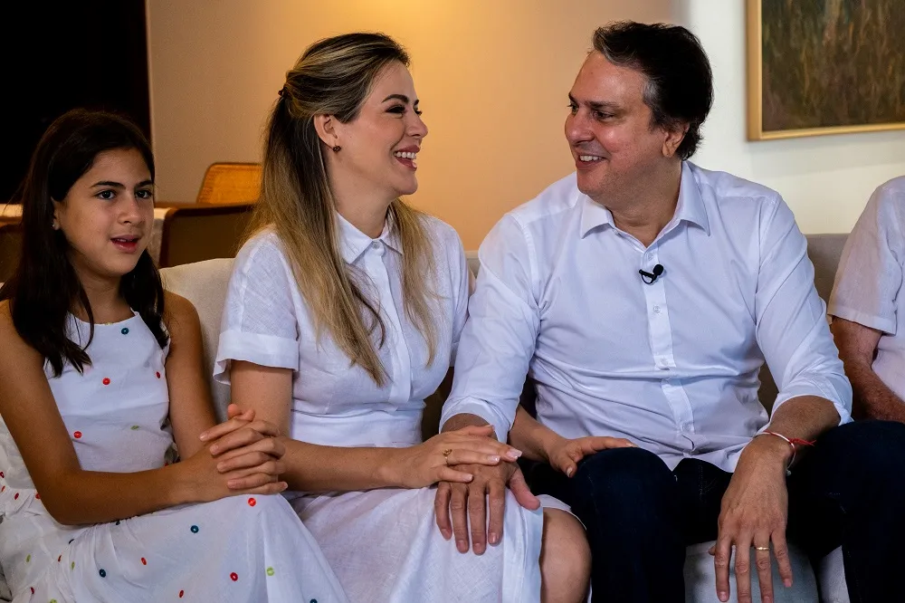 Camilo Santana e Onélia Leite Santana casaram em 2010 e, juntos, têm três filhos