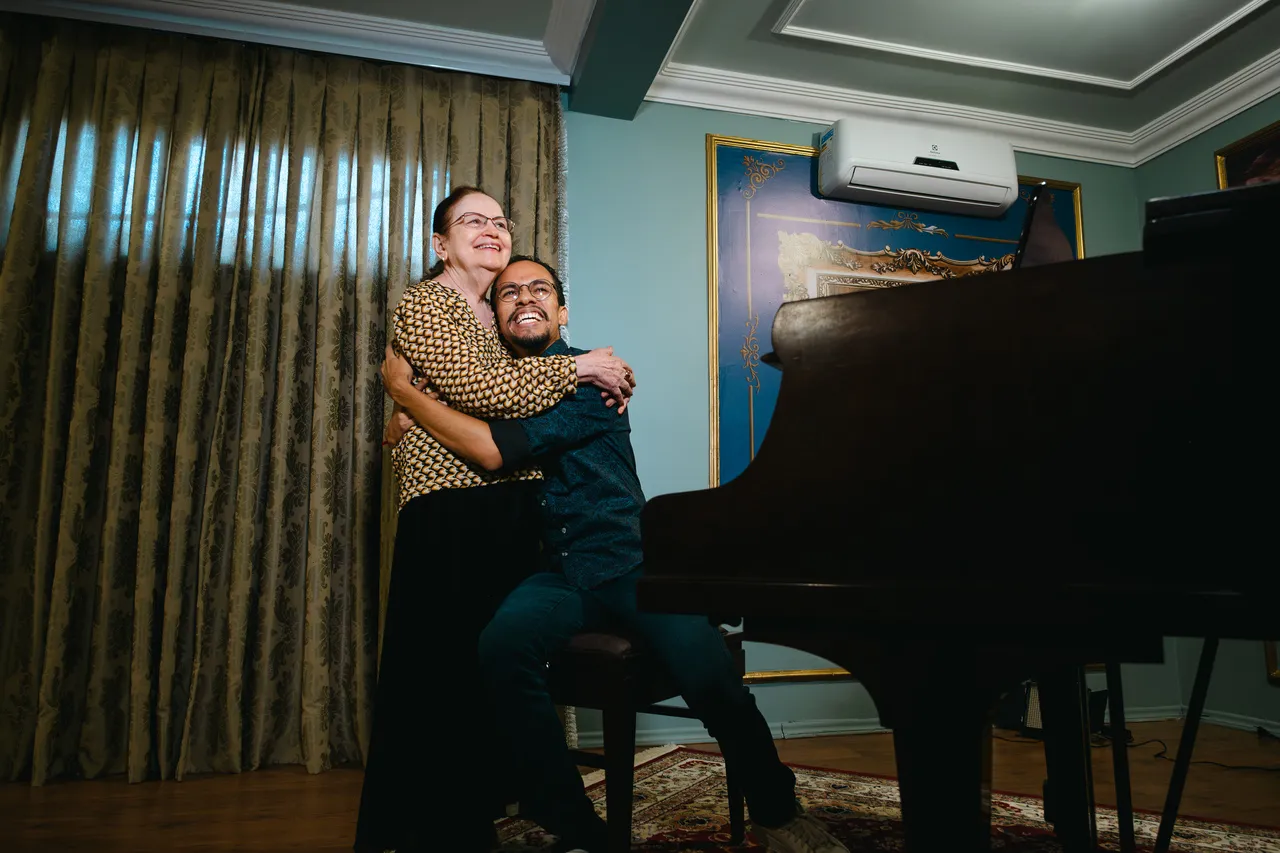 O pianista Melquizedeque Pereira Silva foi aluno de Regina Barbosa e acolhido pela mestra como filho