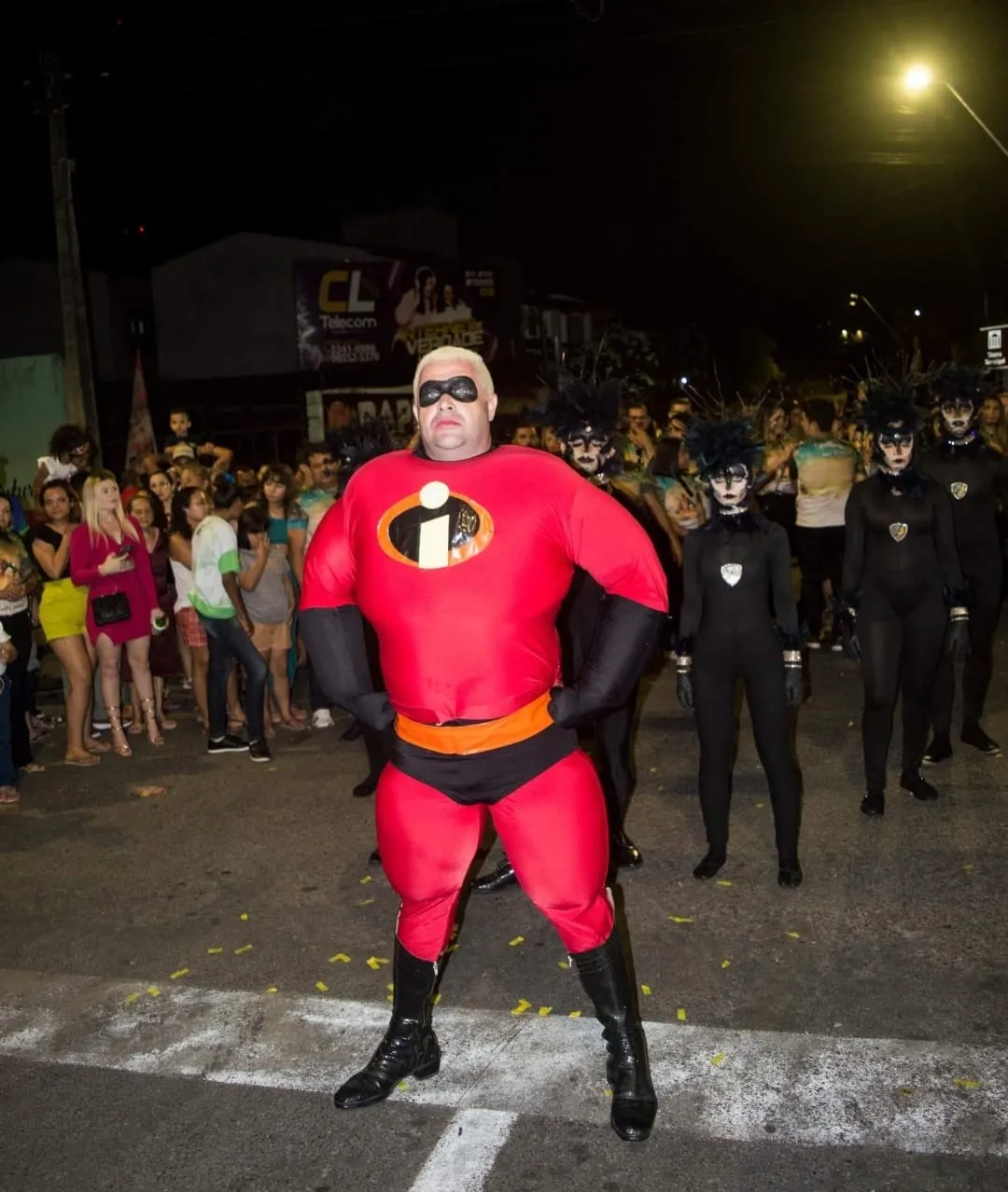 Diversos personagens já atravessaram a passarela por meio da Bamac, levando a população à loucura