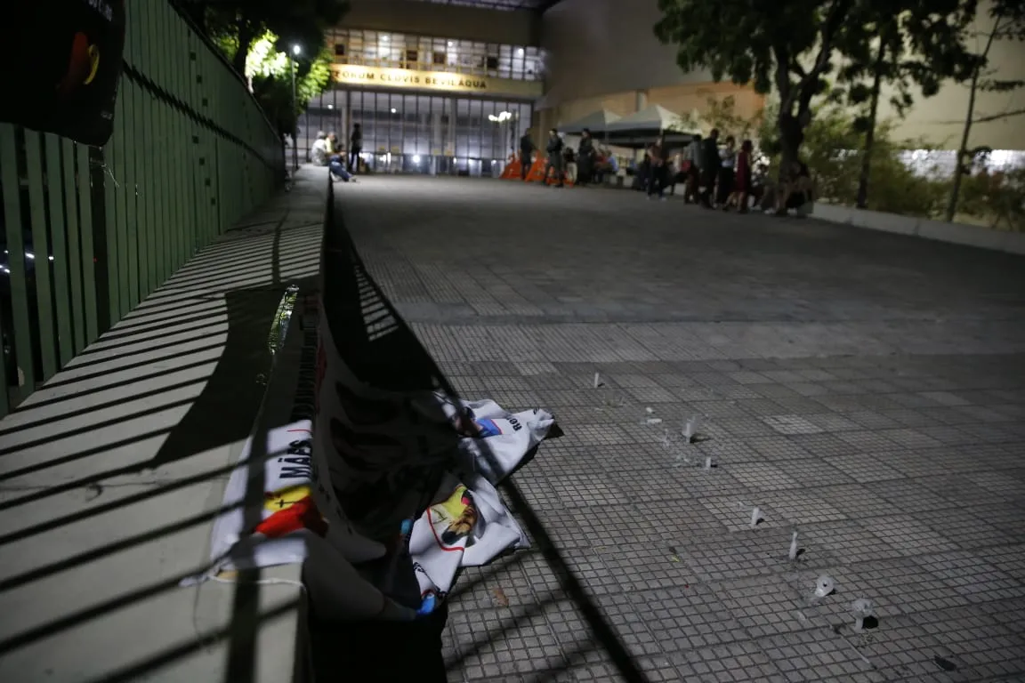 Terceiro julgamento foi encerrado por volta das 23 horas do sábado (16)